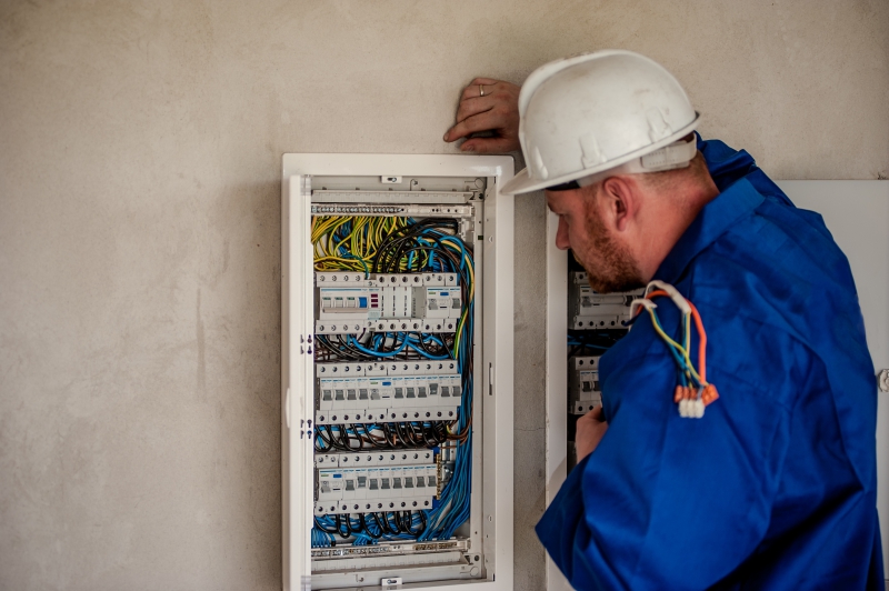 electricite-ST AUBAN-min_electrician-2755683